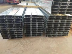 重点关注紫外线透射率、抗冲击强度、耐候性等