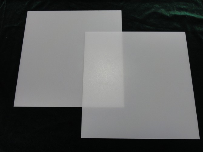 是亚克力的30倍左右；