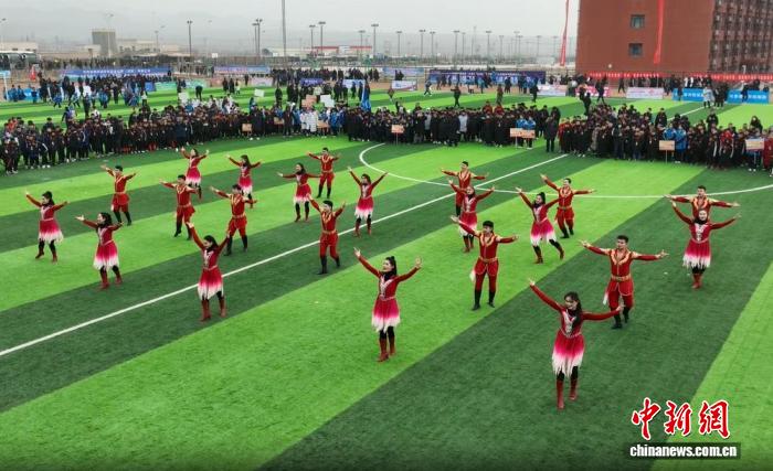 吐鲁番贺岁杯第四届全疆青少年足球邀请赛在古