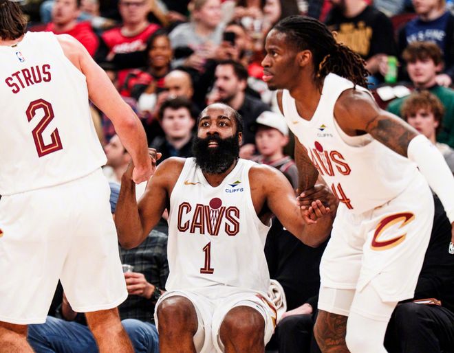 哈登36分率骑士大胜公牛 莫布里26+14助骑士稳居东