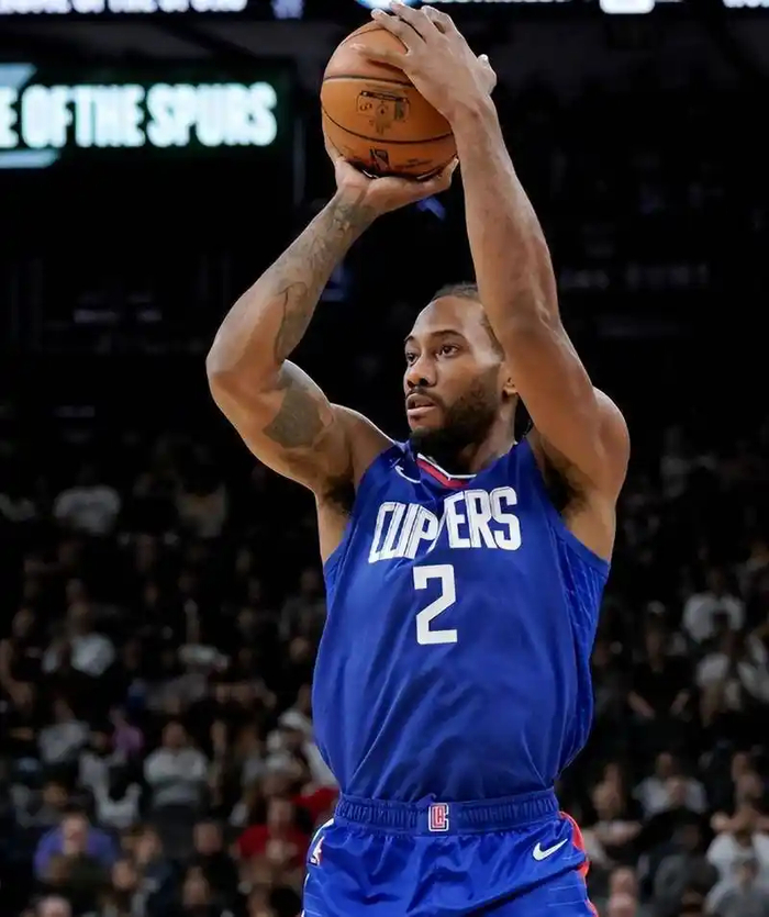 伦纳德赛季谢幕 离队抉择引热议