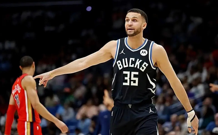 雄鹿三年合同难救字母哥 引援操作引争议